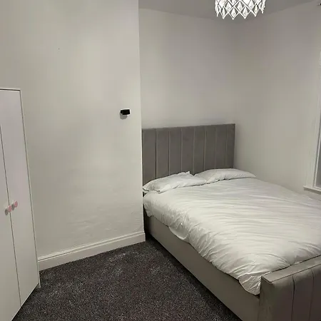 度假居 Luxury 3 Bed House 布雷得佛