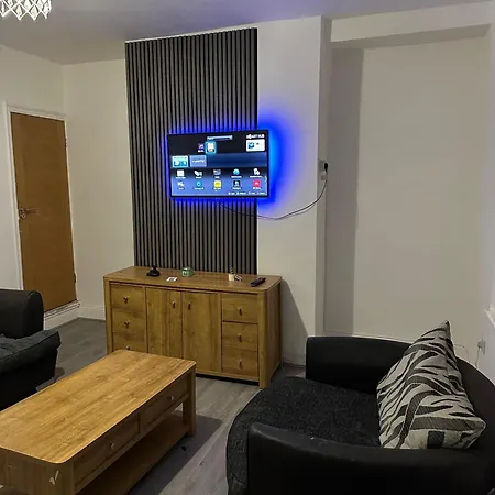 Luxury 3 Bed House * 布雷得佛