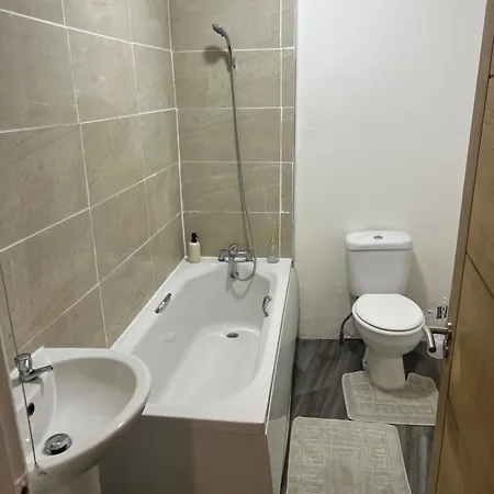 Дом отдыха Luxury 3 Bed House Брадфорд